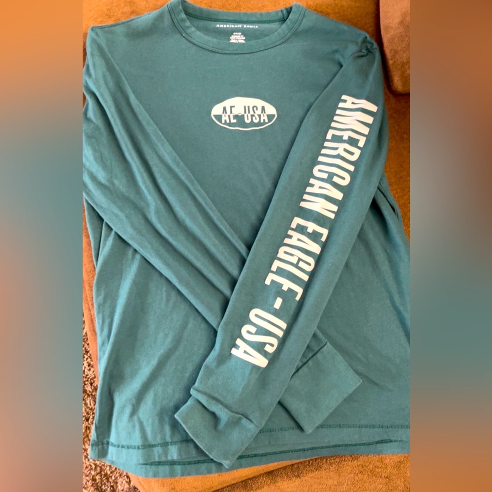 American Eagle men’s long sleeve size small